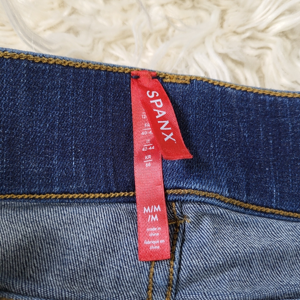 Spanx Flare Leg Pull On Jeans Size Medium Dark Wash - Picture 7 of 15